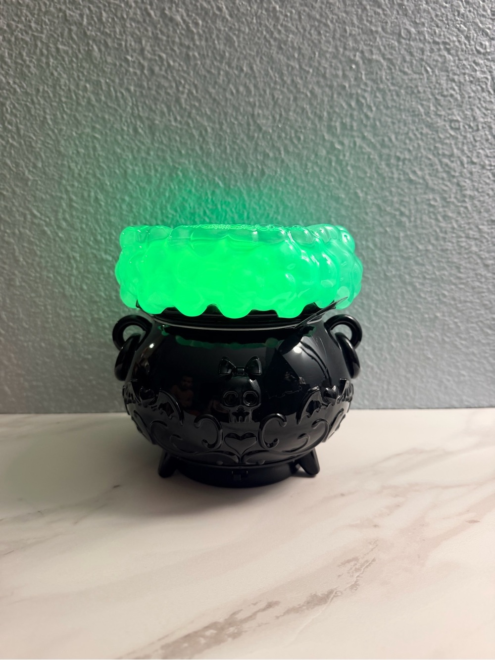 NEW BBW Halloween Light Up Color Changing Cauldron 3 Wick Candle Holder